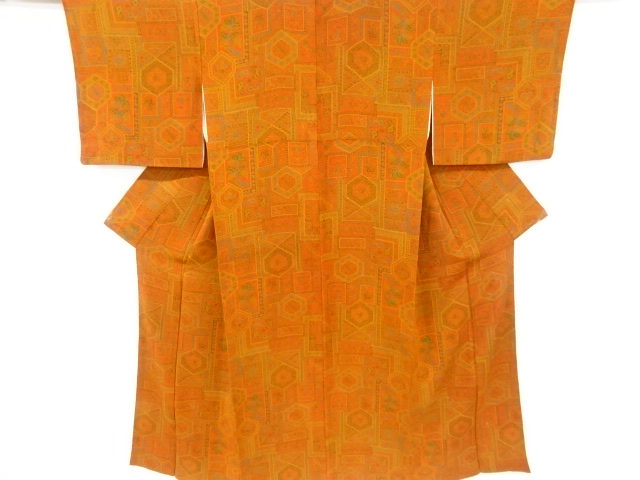 縮緬地　動物・花更紗模様小紋着物